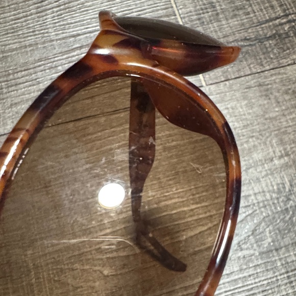 Vintage Liz Claiborne Brown Tortoise Sunglasses main image 6